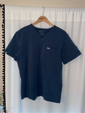 FIGS technical collection navy blue scrub top size L large medical short sleeve